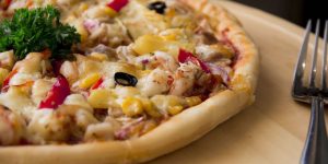 seafood-pizza-served-at-pizza-park