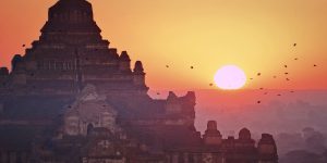 sunset-at-a-pagoda-in-bagan