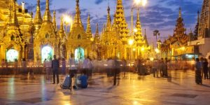 locals-doing-evening-rituals-at-shwedagon-pagoda-in-yangon