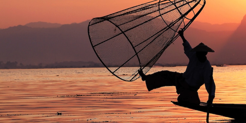fisherman-at-sunset-on-inle-lake