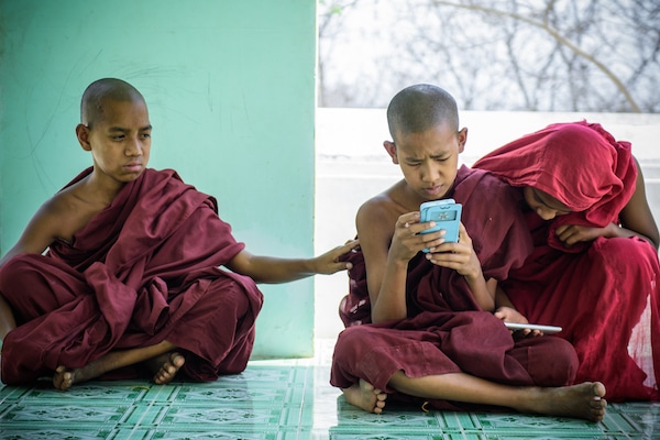 young-monks-in-a-monastery-in-mandalay