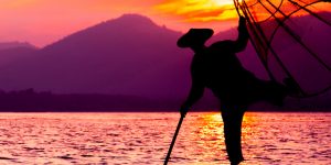 fisherman-at-sunset-in-inle-lake