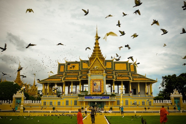 royal-palace-in-phnom-penh