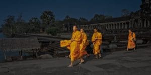 monks-walking-in-angkor-wat