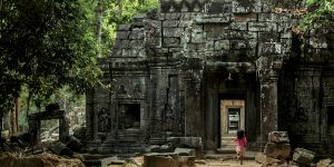 little-girl-and-temple-ruins-in-angkor-wat