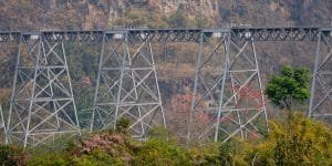 gokteik-viaduct-train-railroad-in-hsipaw