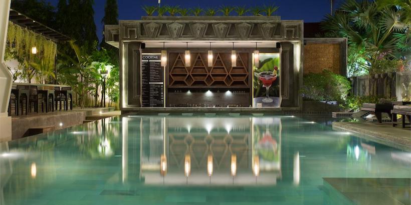 poolside-bar-at-central-suites