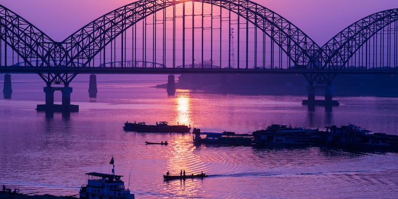 yadanarbon-bridge-at-sunset