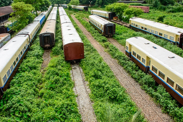 trains-in-myanmar