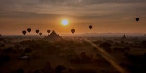 balloons-over-bagan-in-the-early-morning