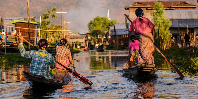 burmese-women-on-their-way-to-the-market