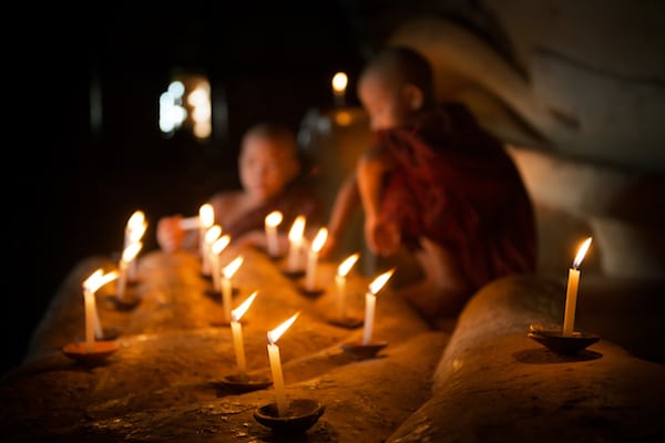 novices-with-candles-at-shwezigon-pagoda