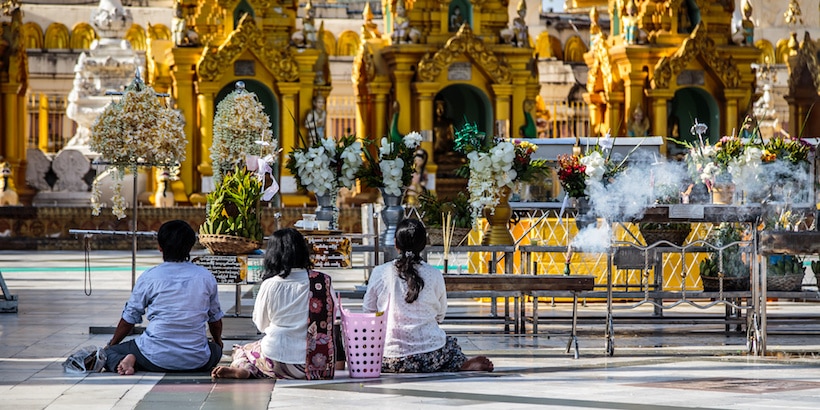 prayers-at-shwedagon-pagoda-in-yangon