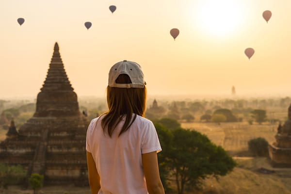 watching balloon flight at sulamani pagoda watching-balloon-flight-at-sulamani-pagoda