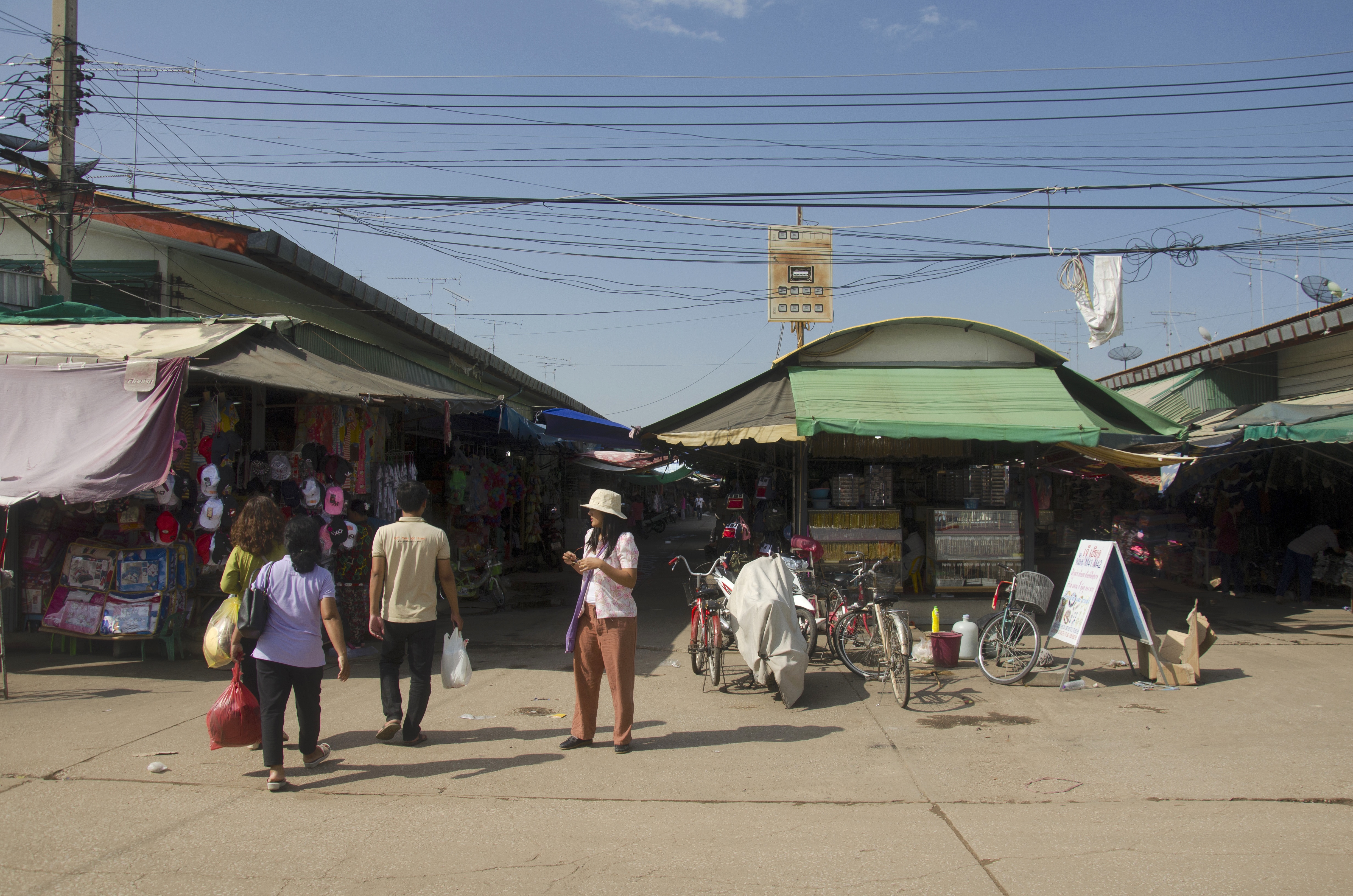 a-local-market-on-the-thai-cambodia-border