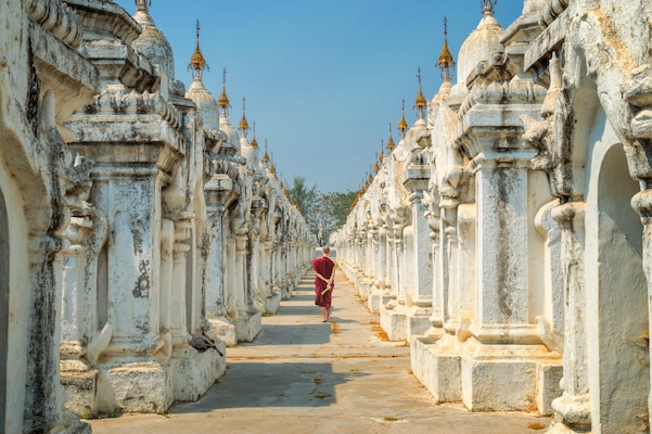 kuthodaw-pagoda-in-mandalay