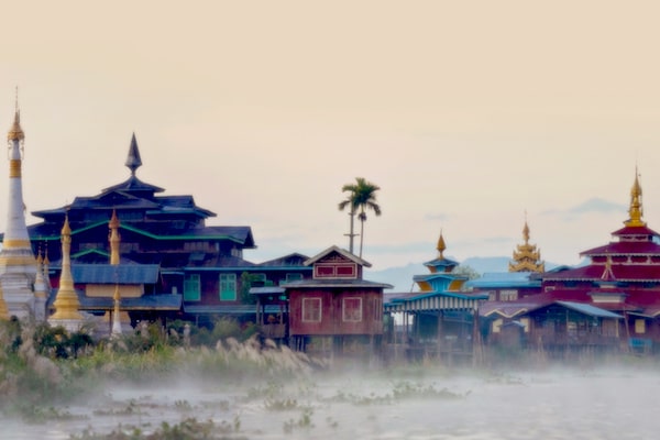 pagodas-and-monastery-in-inle-lake