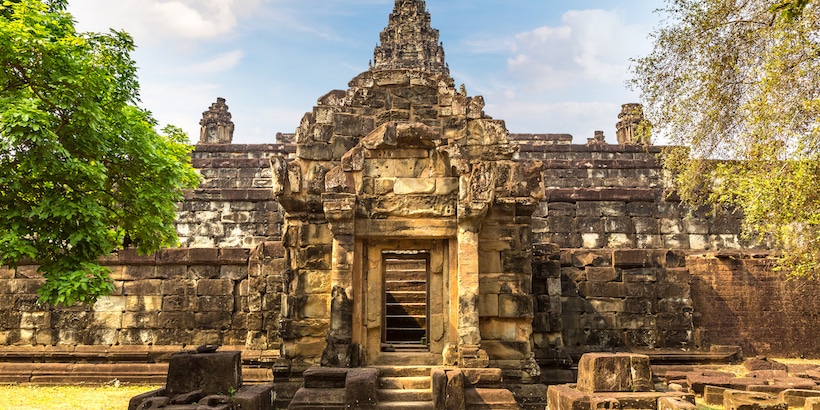 bakong-temple-in-rolous-group