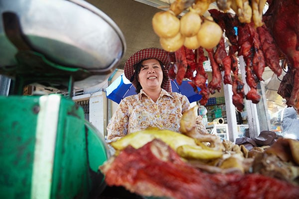 market-vendor-in-phnom-penh