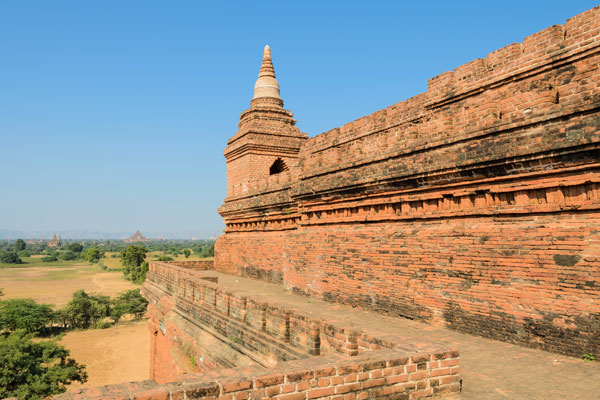 pyathatgyi-temple-terrace-for-sunset