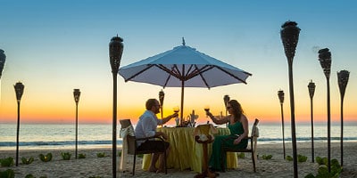 romantic-special-dinner-on-the-beach